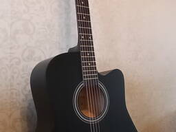 Акустические гитары скидка 50% на базовый набор гитариста