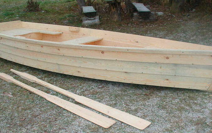 Обои Деревянная лодка для рабочего стола бесплатно и картинки Деревянная лодка скачать здесь