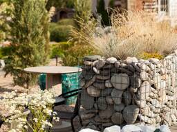 Габионы. Клумбы, цветочницы из камня