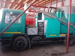 Грузовой автомобиль-бункер