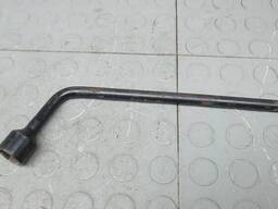 Ключ колесный Toyota Prius