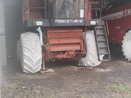 Зерноуборочный комбайн КЗС-1218 Палессе GS12 в комплекте с зерновой жаткой