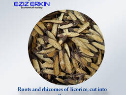 Корни и корневища солодки, резанные мелкими кусочками.