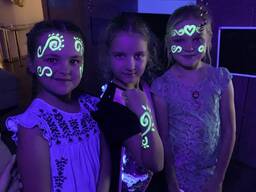 Неоновое шоу Аниматор на детский праздник