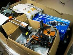 Паллеты с электроинструментом и аксессуарами