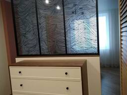 Перегородка со стеклом в лофт стиле, с доводчиком, плавный ход