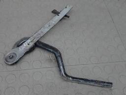 Петля капота Chrysler Voyager