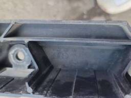 Полка аккумулятора Audi A4 B7 (S4, RS4)