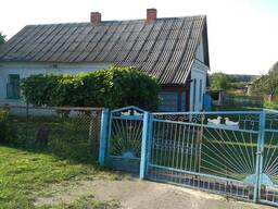 Продам большой кирпичный дом с хоз. постройками