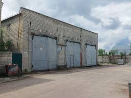 Промышленное здание с участком земли