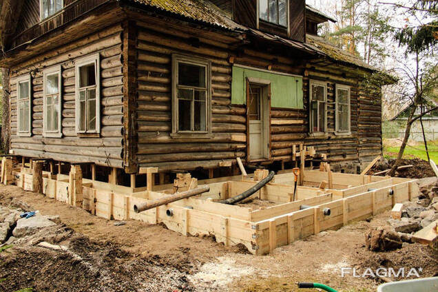 Нашли много старых фотографий в заброшенном деревенском доме