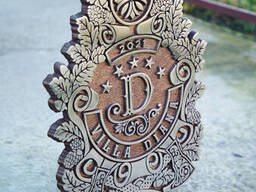 Семейные гербы из литого металла