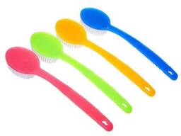 Щетка для тела с искусств. щетиной на пластиковой ручке, 34см