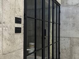 Современные двери и перегородки из стекла и металла