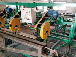 Станок торцовки горбыля проходного типа с подвижным накопительным столом для горбыля.