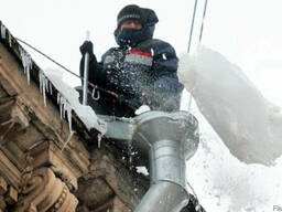 Чистка снега. Чистка крыш от снега.