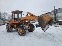 Уборка снега погрузчиком универсальным АМКОДОР 342C4 с ковшом