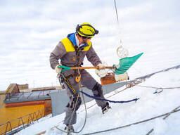 Уборка снега с крыш