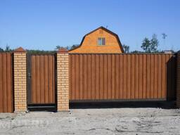 Устройство заборов из кирпича, штакетника, 3D сетки