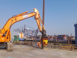 Вибропогружателей с боковым захватом