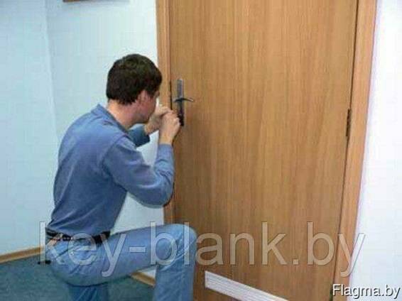 Вскрытие замка в дерявянной двери