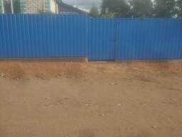 Забор из метала профиля